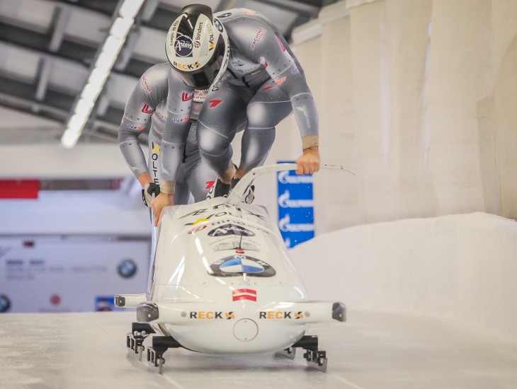 Bobslejisti aizvada treniņus Siguldas trasē