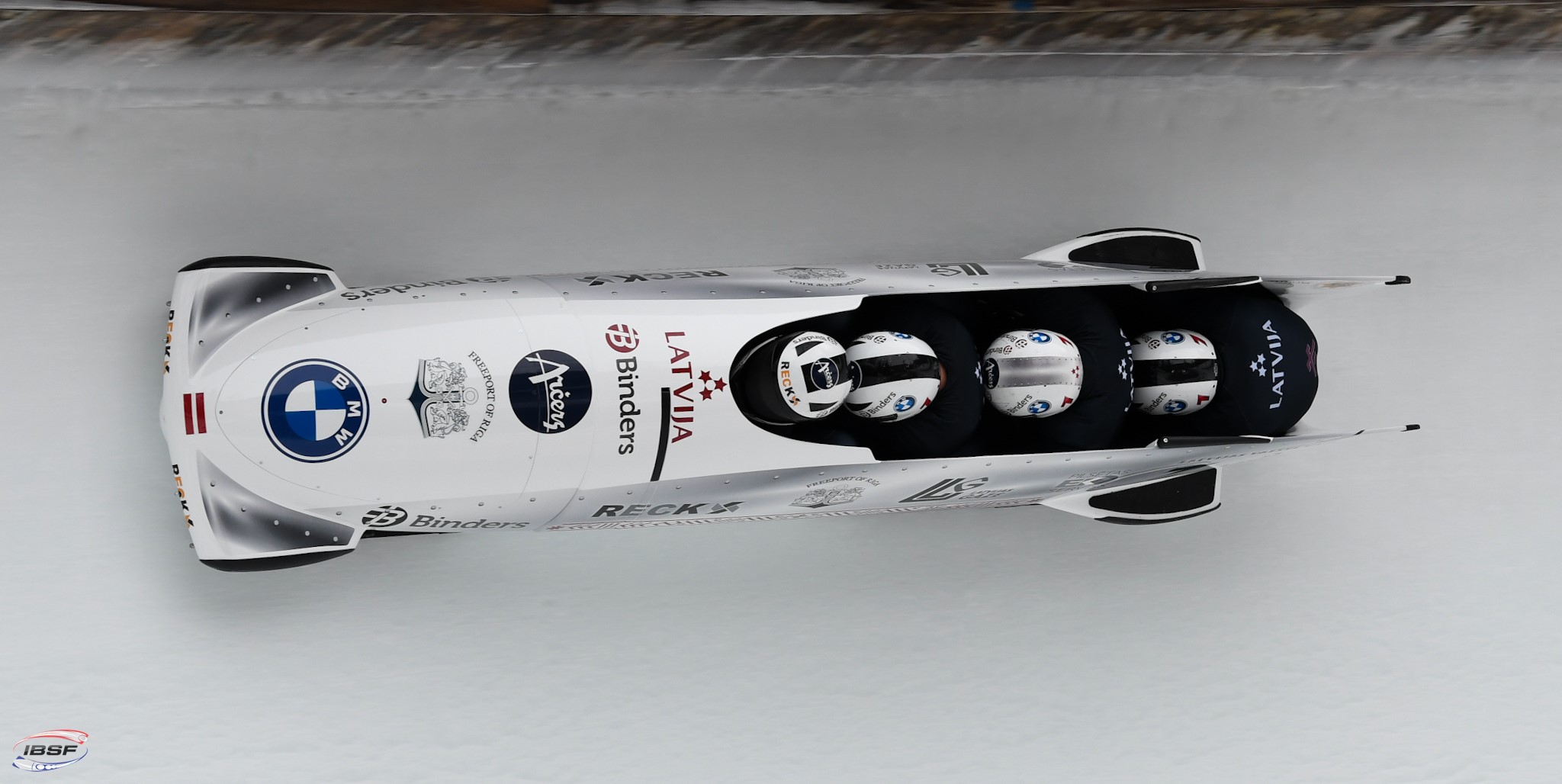 Kaufmanis pirmo reizi uz pjedestāla  četriniekos