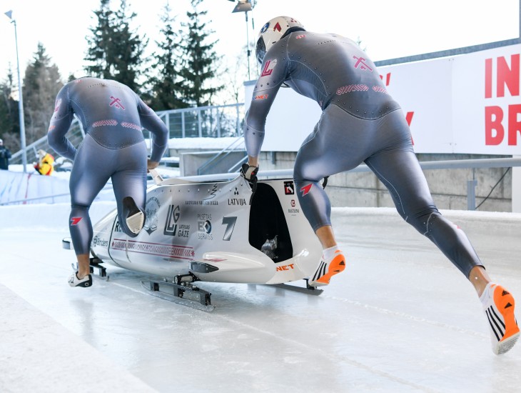 Šodien Latvija startēs ar trīs divnieku ekipāžām noslēdzošajā PK posmā Īglsā