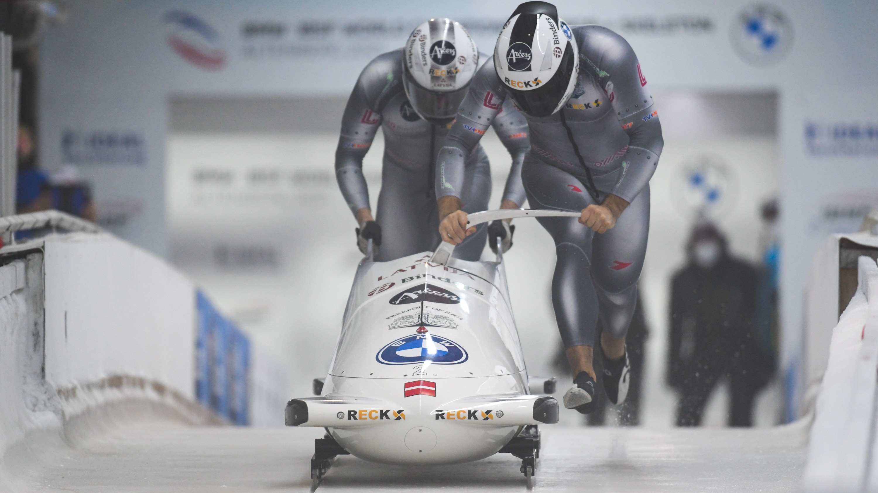 Frīdrihs tālu priekšā pēc pirmās dienas, Ķibermanis pagaidām sestais, Melbārdis devītais