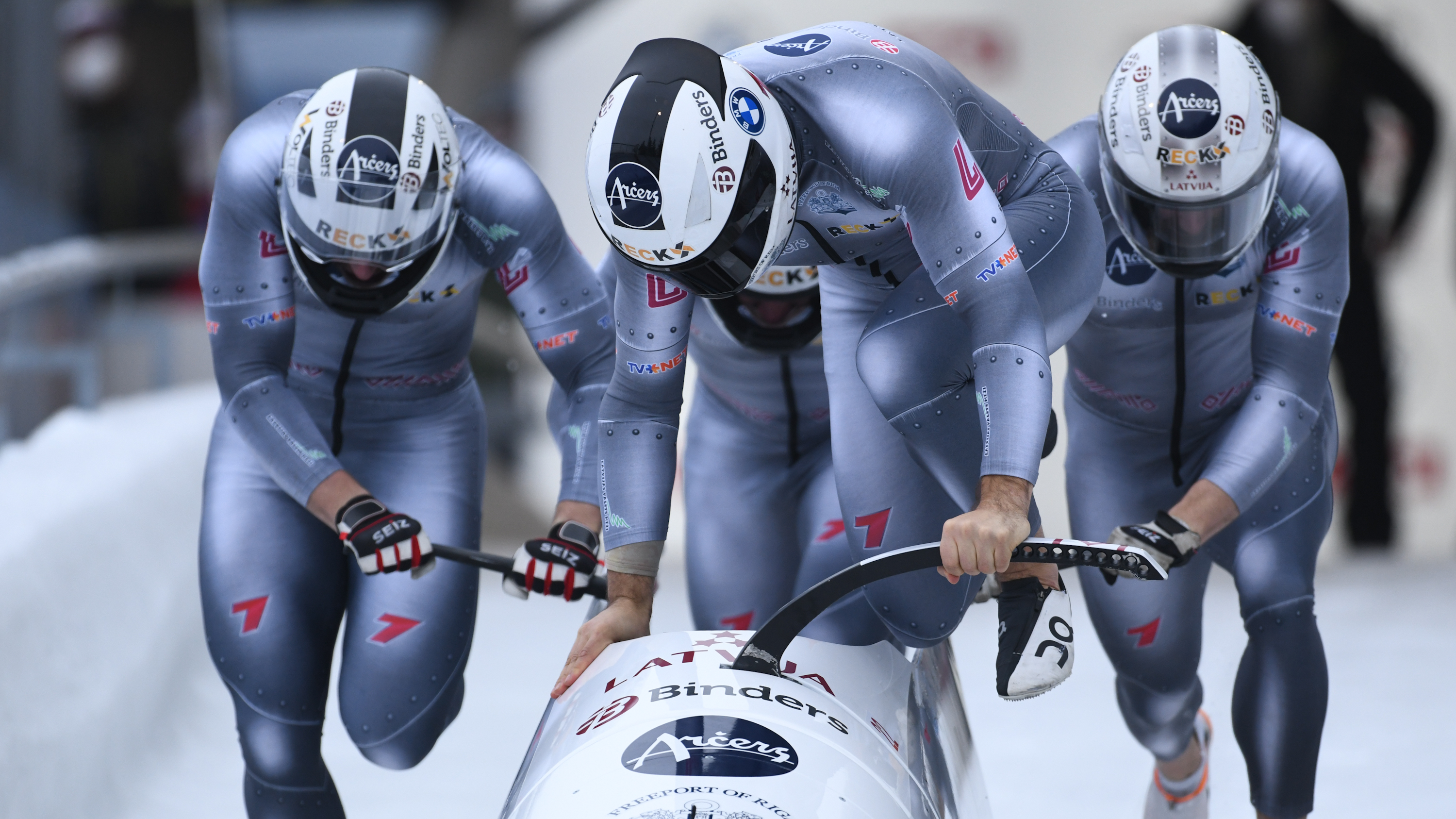 EK posmā Cipuļa četrinieks astotais, Kaufmanis divreiz krīt