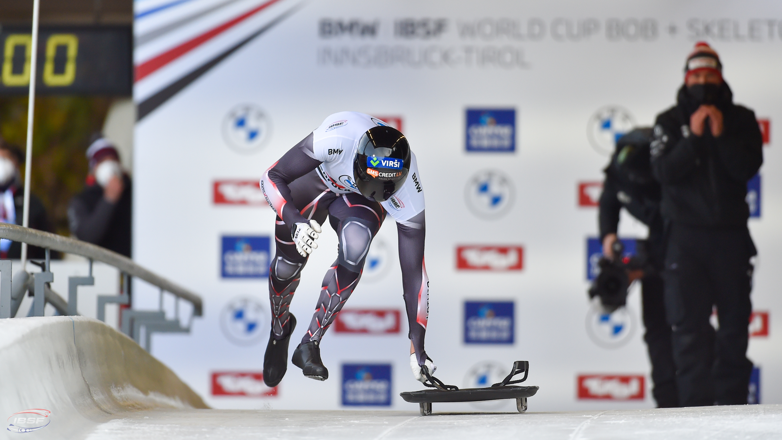 Trīs uzvarētāji pārsteigumu sacīkstēs Īglsā