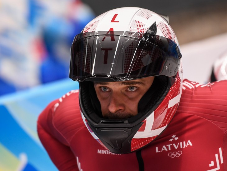 Bobslejisti aizvada pirmos četrinieku treniņus, Ķibermanis pārliecinoši desmitniekā