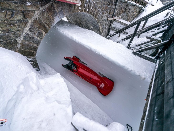 Latviešu parabobslejisti Sanktmoricas posmā otrajā desmitā