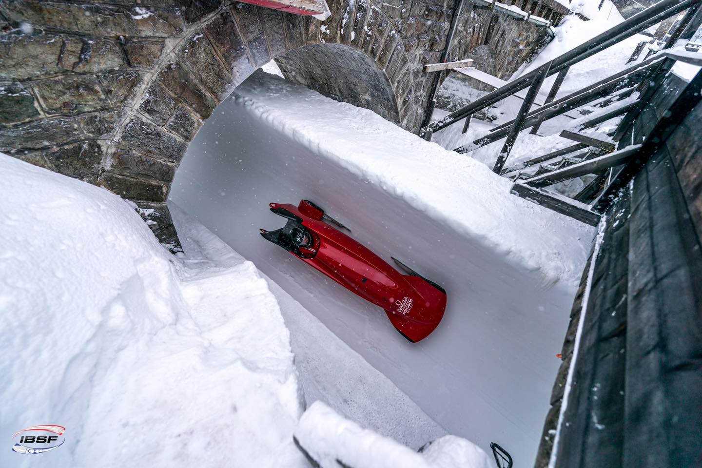 Latviešu parabobslejisti Sanktmoricas posmā otrajā desmitā