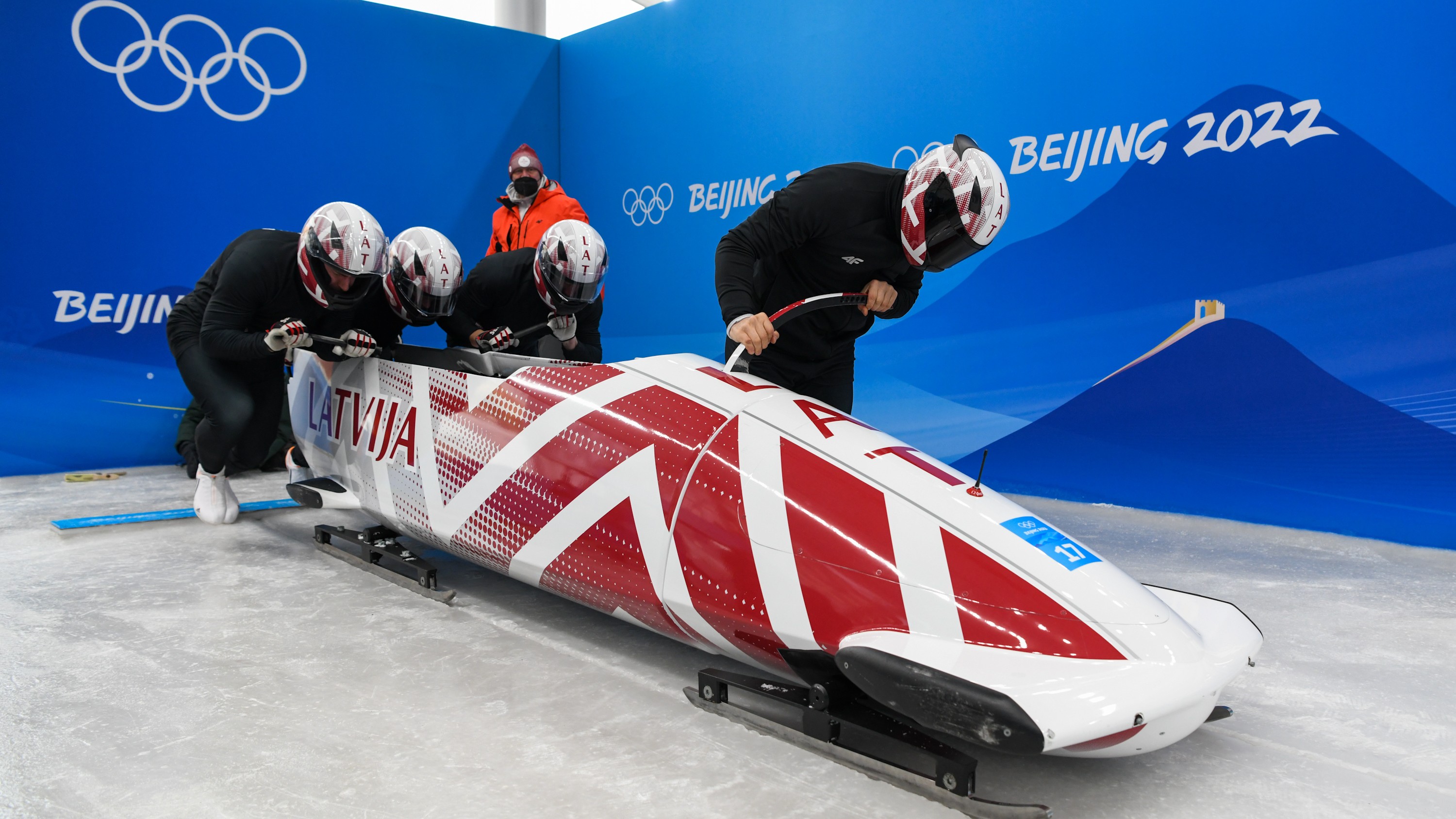Ķibermanis izlaiž pēdējo treniņu sesiju; zināma starta secība četrinieku sacensībām