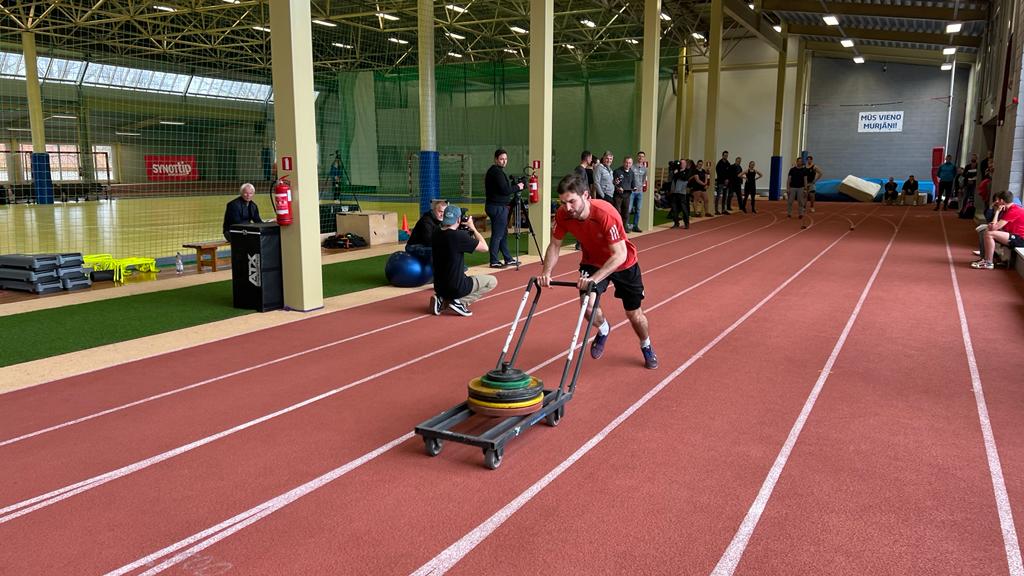 Stūmēju testos atlasīti pirmie kandidāti, kuri turpinās treniņus ar izlasi