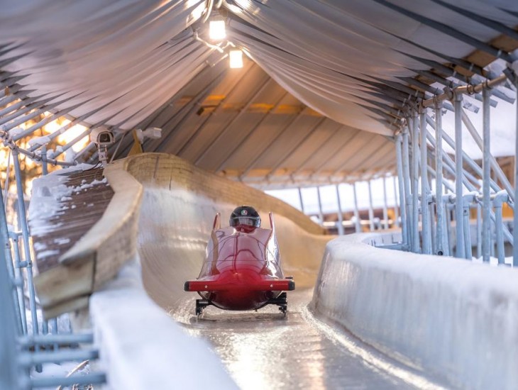 OMEGA Jaunatnes seriālā skeletonistam Valdovskim uzvara posmā, monobobslejiste Kotāne otrā