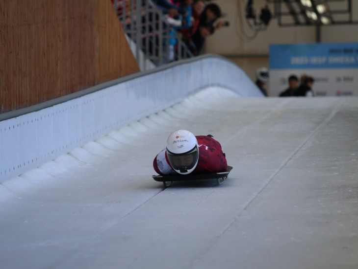Skeletonisti Valdovskis un Jumiķis izcīna Latvijai dubultuzvaru U20 Pasaules junioru čempionātā