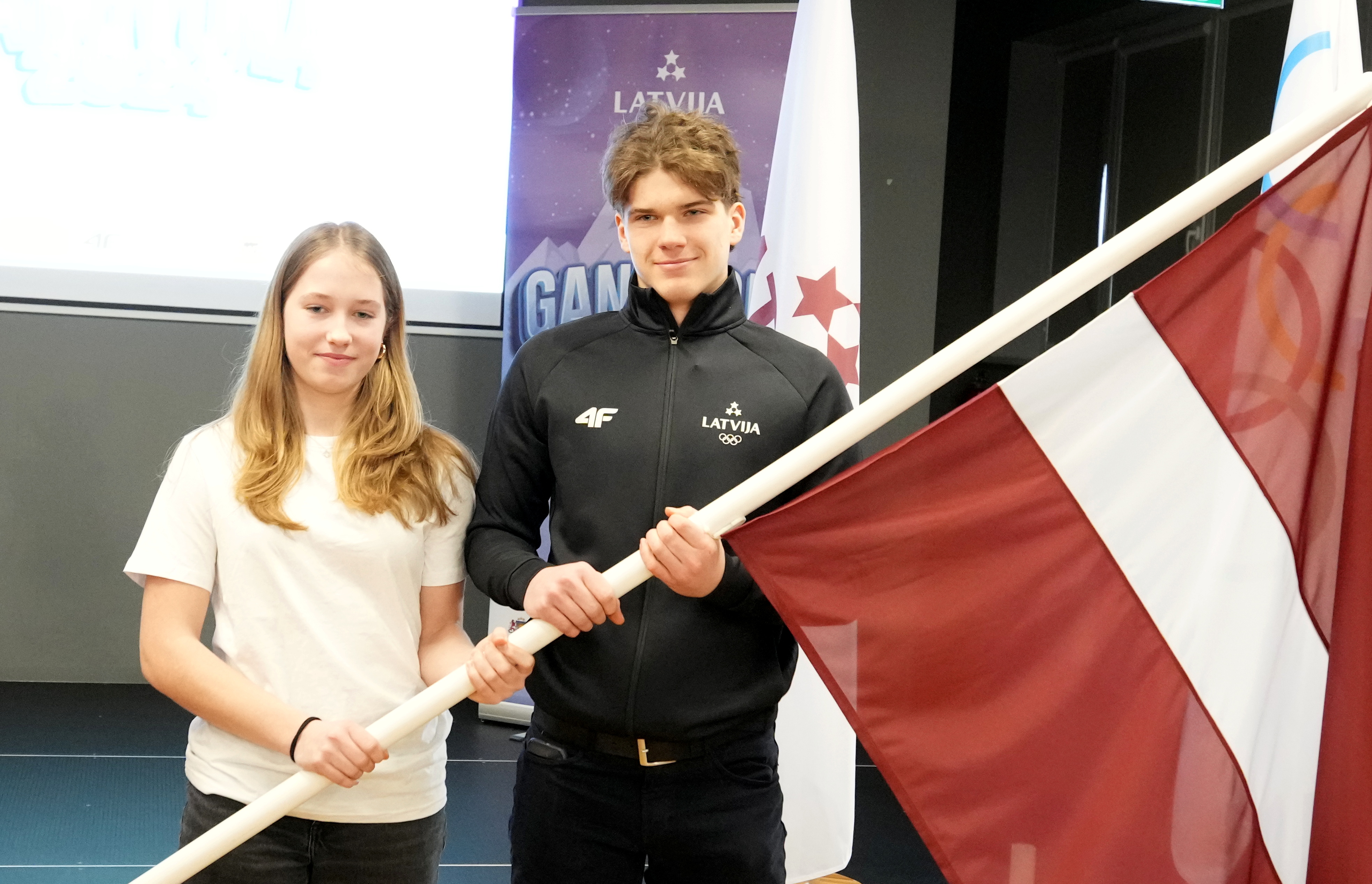 Latvijas karogu Pasaules Jaunatnes Ziemas Olimpisko spēļu atklāšanas ceremonijā nesīs Kotāne un Mūrnieks