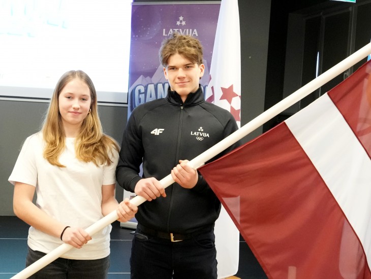 Latvijas karogu Pasaules Jaunatnes Ziemas Olimpisko spēļu atklāšanas ceremonijā nesīs Kotāne un Mūrnieks