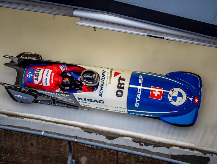 Oficiālie treniņbraucieni Altenbergā sākas ar Šveices ekipāžas smagu kritienu