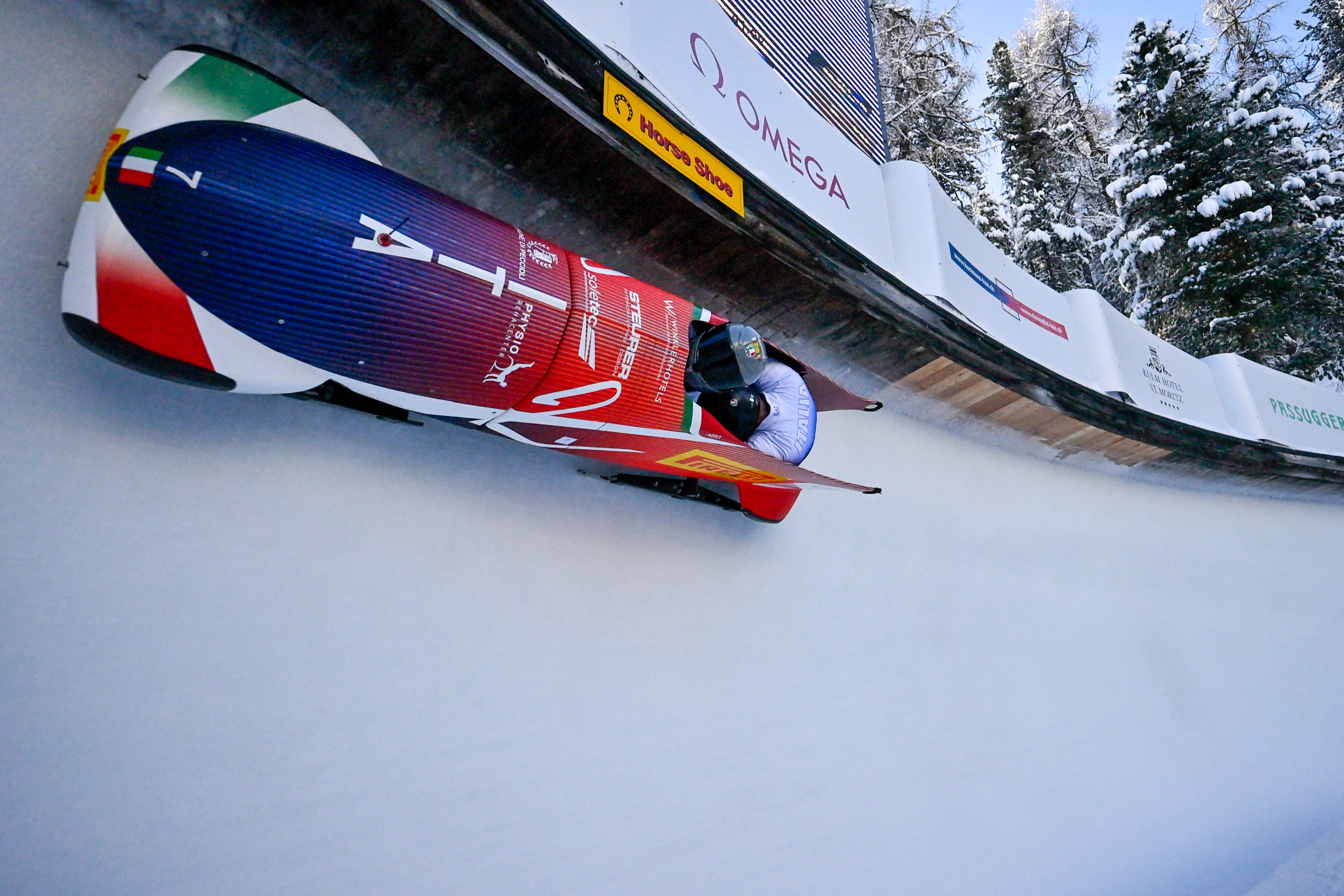 Bobsleja divnieku sacensības pārceltas uz sestdienas rītu