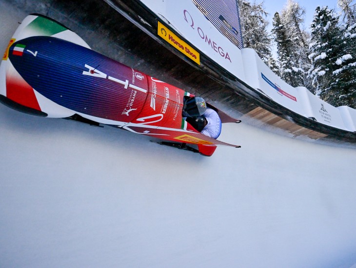 Bobsleja divnieku sacensības pārceltas uz sestdienas rītu
