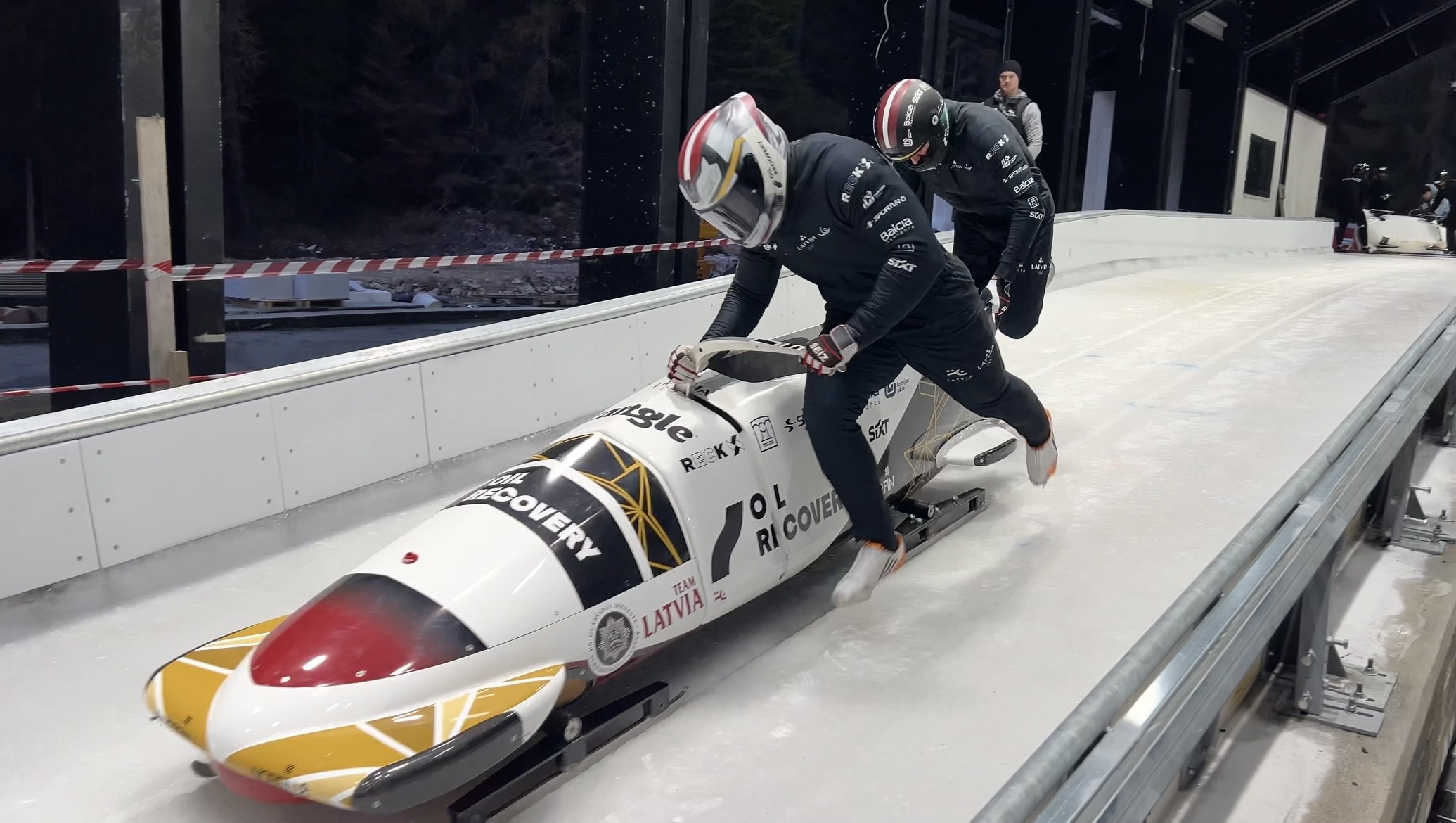 Četri skeletonisti un divas bobsleja ekipāžas - latvieši atgriežas Pasaules kausa apritē kuplā skaitā
