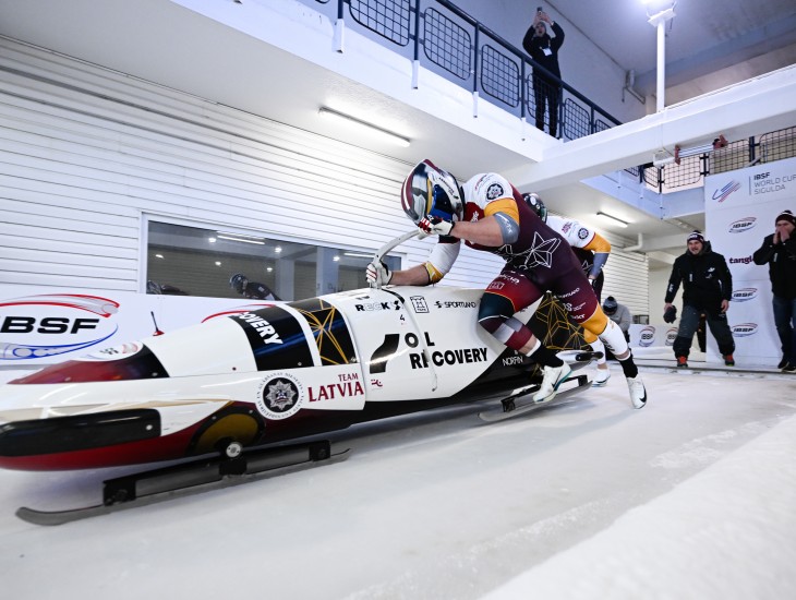 Abas Latvijas ekipāžas otrajā desmitā Siguldas posmā